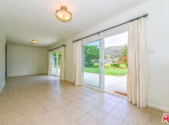 5th image of 1122 El Medio Ave