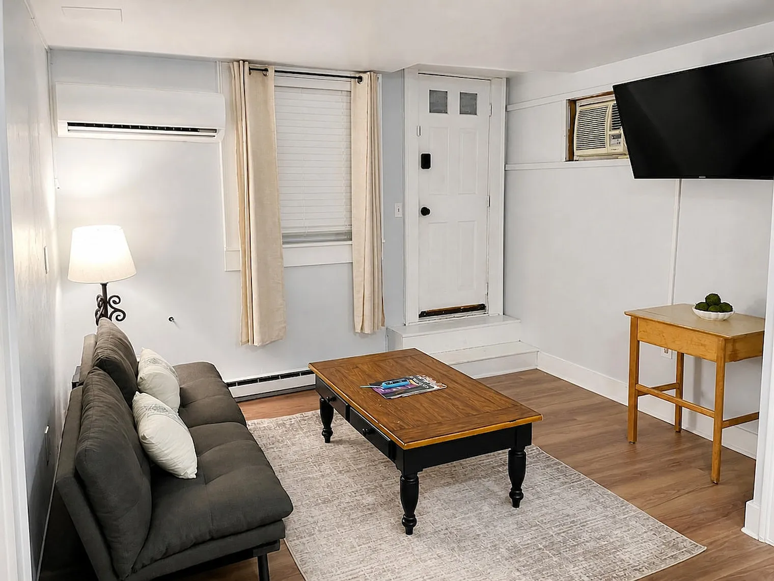 1 bed, 1.0 bath, 731 sqft, $2,526 — Photo 1