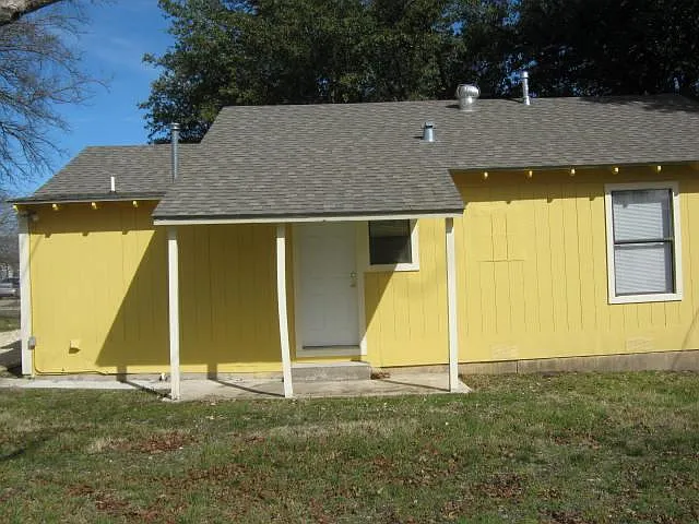 Back of house has direct access to backyard from the kitchen door