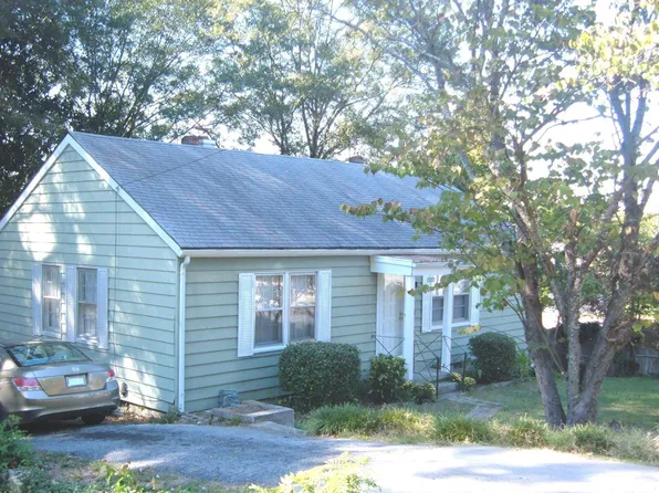 301 Amy Dr NE, Marietta, GA 30060