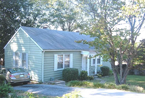 301 Amy Dr NE Photo 1 301 Amy Dr NE Photo 1