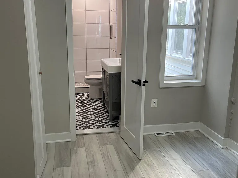 536 Madison St NW — Photo 12