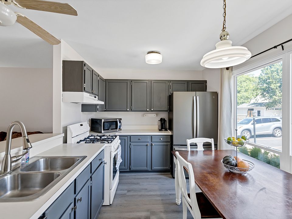 333 Driftwood Ln Aurora IL Zillow