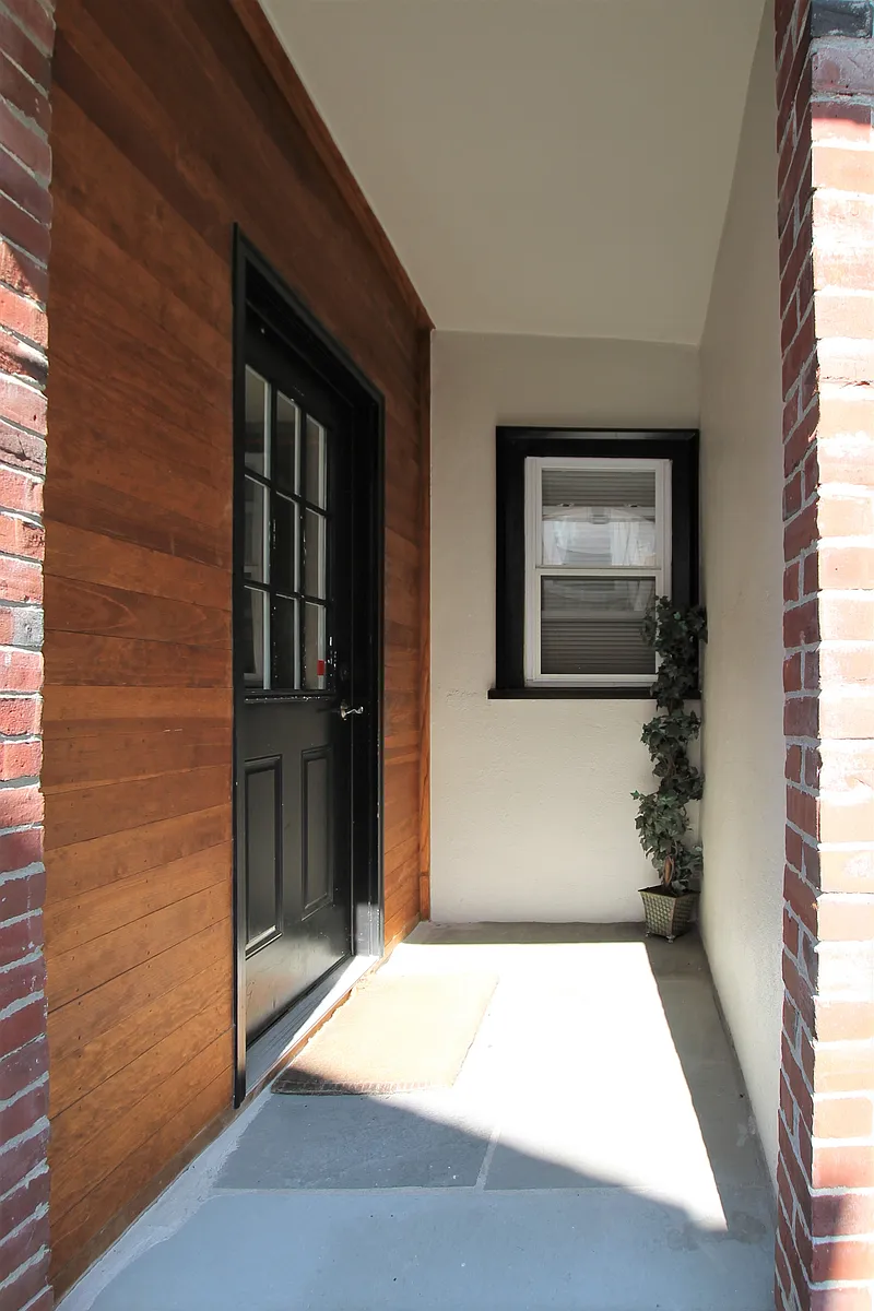 Building Photo - 37 S Angell St #2R