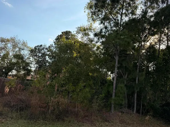2112 SE Heathwood Circle, Port St Lucie, FL 34952