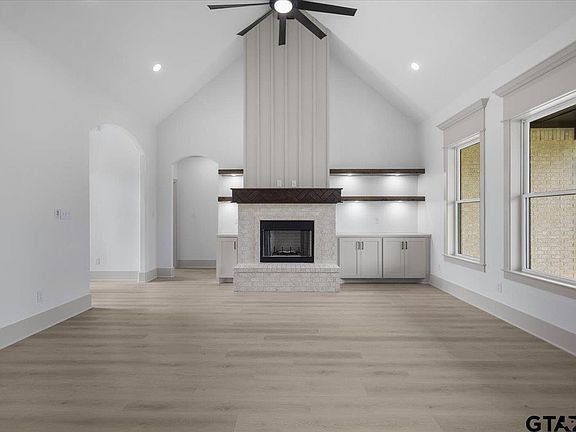 5th image of 17077 Woodcrest Cir