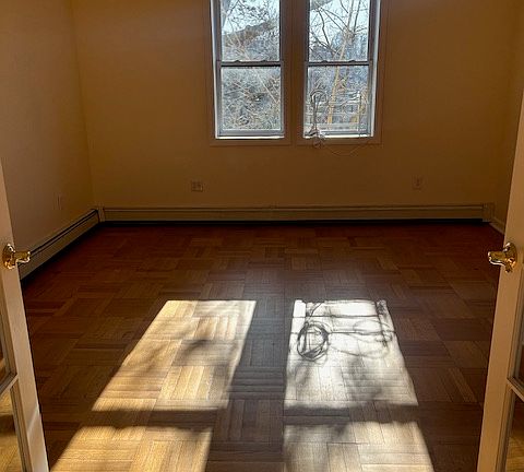 4th image of 20 Egmont Pl #3