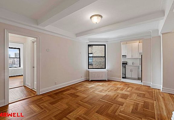 4th image of 311 E 72nd St APT 7A
