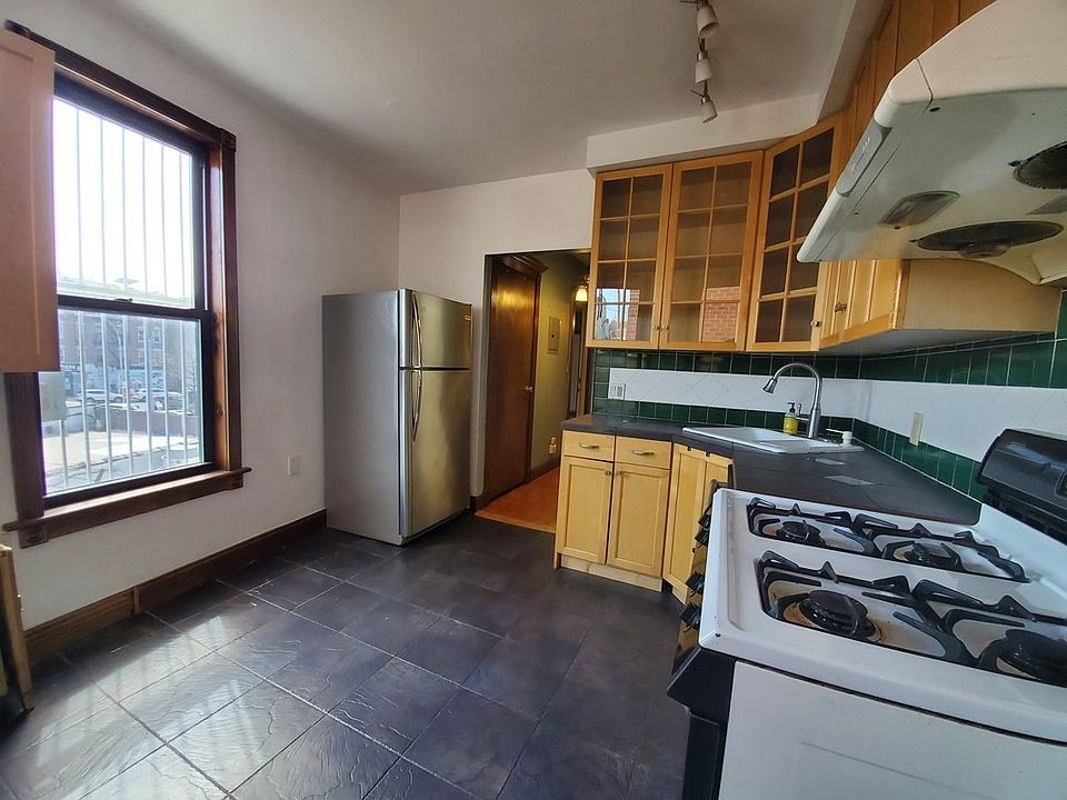 1st image of 669 Washington Ave #2