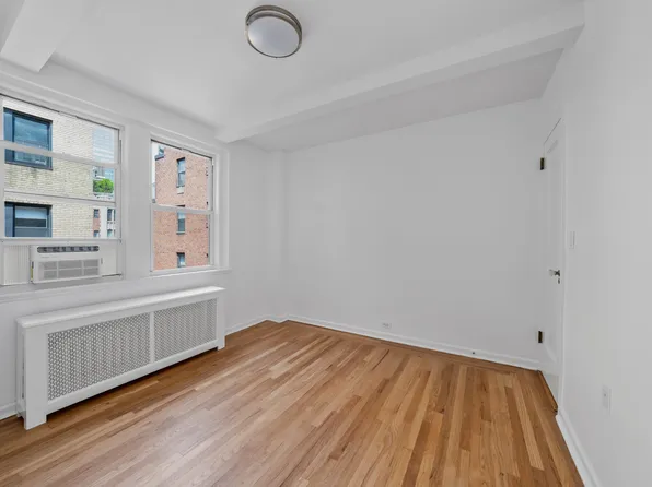 324 East 41st Street image 9 of 12