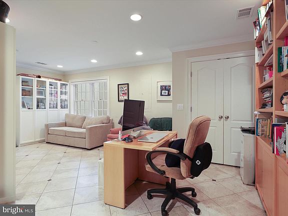4th image of 3929 Highwood Ct NW