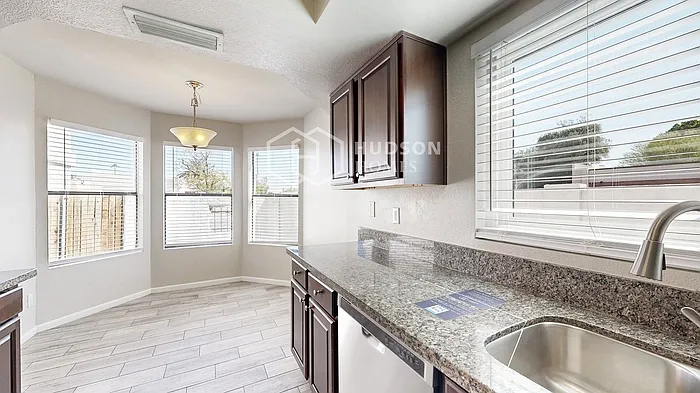 5135 W Mission Ln — Photo 9