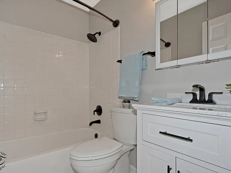 30W150 Foxboro Ct — Photo 20