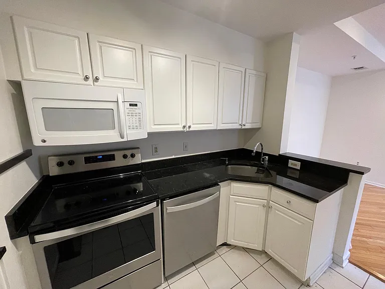 1619 R St NW #104 — Photo 7