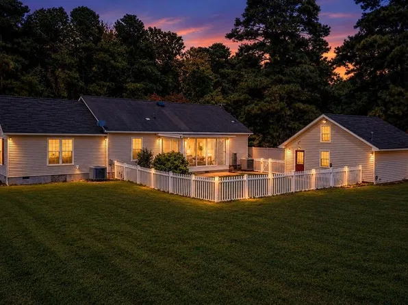 128 Dawson Ave, White Stone, VA 22578
