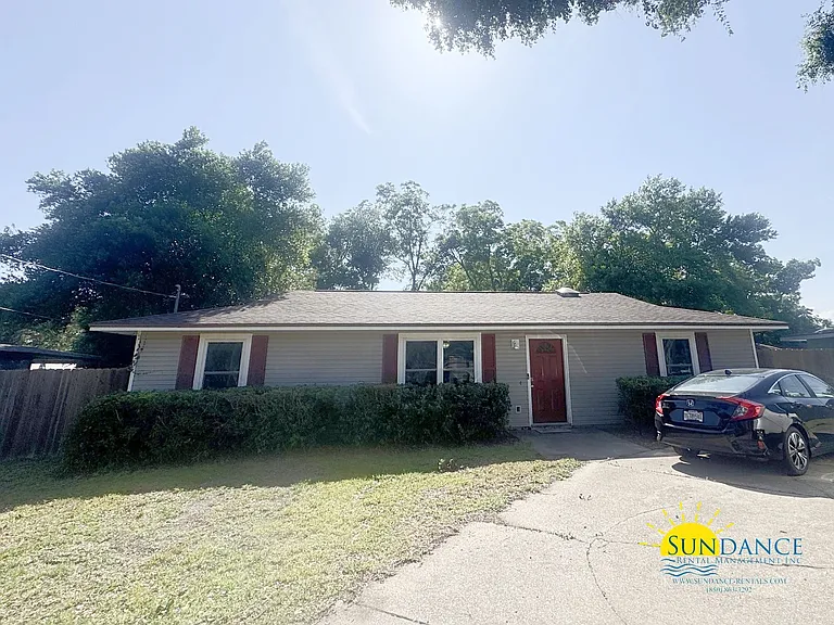 48 Cape Dr NW — Photo 1