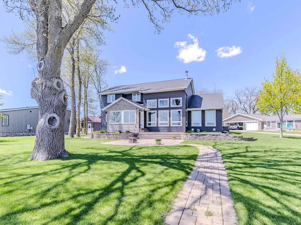 194 Country Club Dr, Lake Park, IA 51347