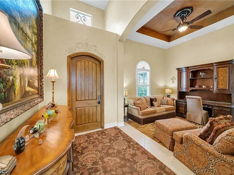7672 Sussex Ct — Photo 3