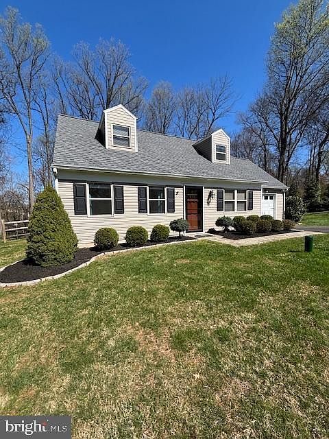 1st image of 912 Greenwood Cir