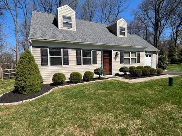 912 Greenwood Cir, Coatesville, PA 19320