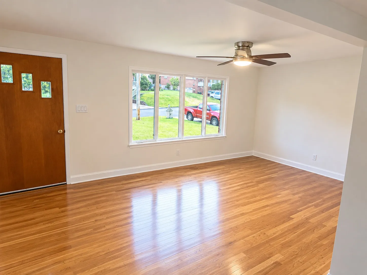 3 bed, 1082 sqft, $2,000 — Photo 2