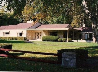 460 W Brentwood Ln, Glendale, WI 53217