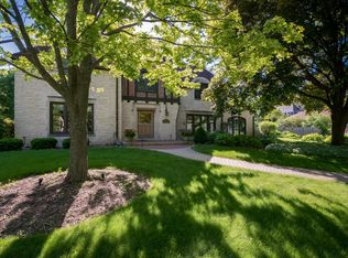 660 Honey Creek Pkwy, Wauwatosa, WI 53213