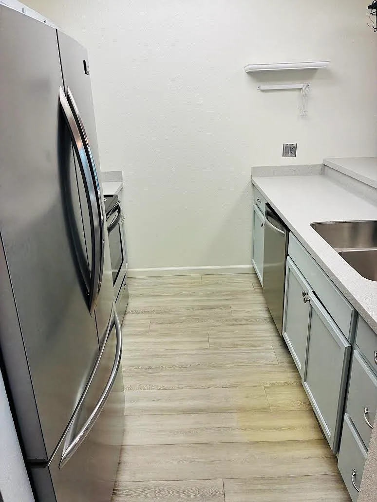 3 bed, 1005 sqft, $1,950 — Photo 2