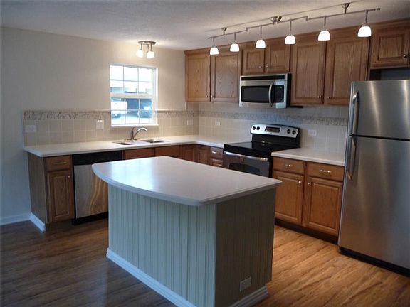 5th image of 305 Adolphus Ave