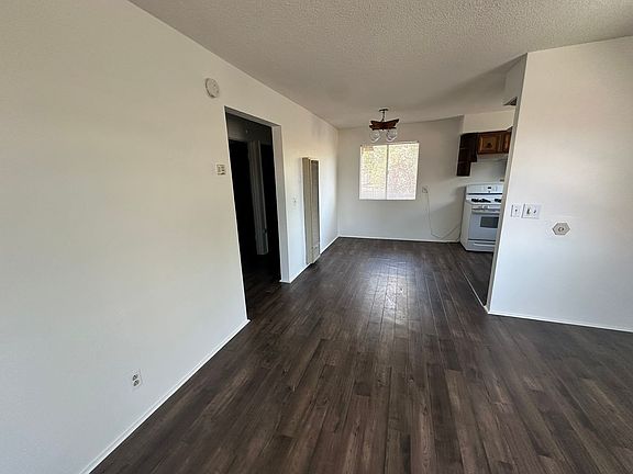 4th image of 1295 Bond St #C