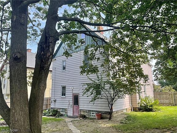 2nd image of 1426-1428 W 112th St