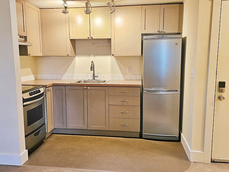 1419 Boylston Ave — Photo 5