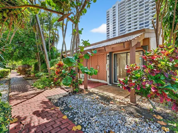 2619 S Parkview Dr, Hallandale, FL 33009