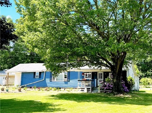 6607 Main St, Hartstown, PA 16131