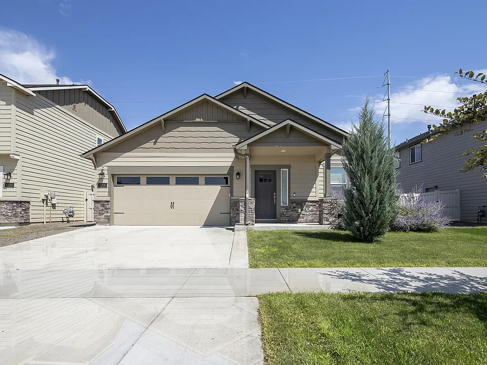 6218 W Los Flores Dr