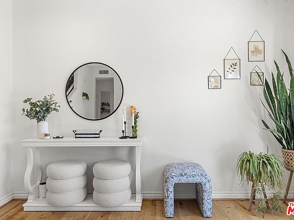 3rd image of 20300 Vanowen St APT 44