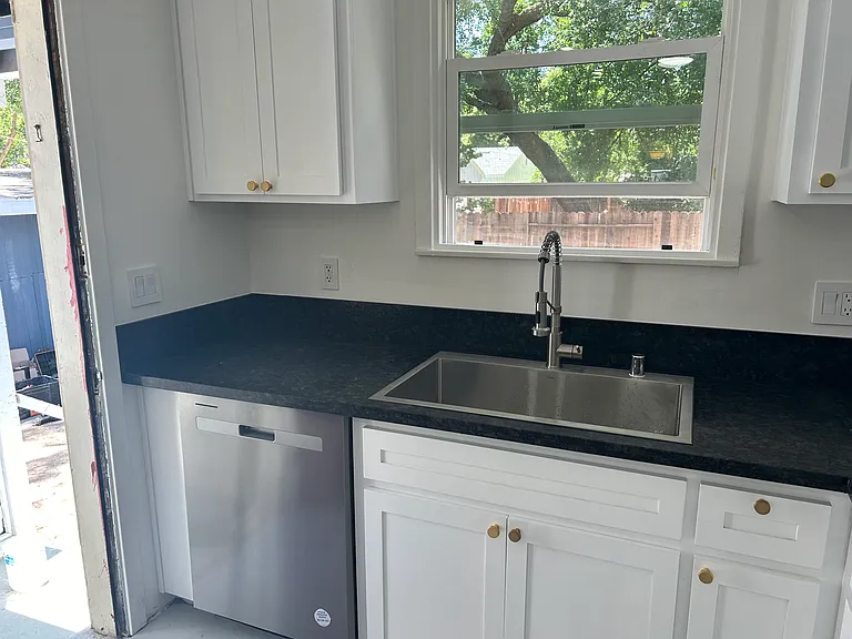 1406 Woolner Ave #B — Photo 3