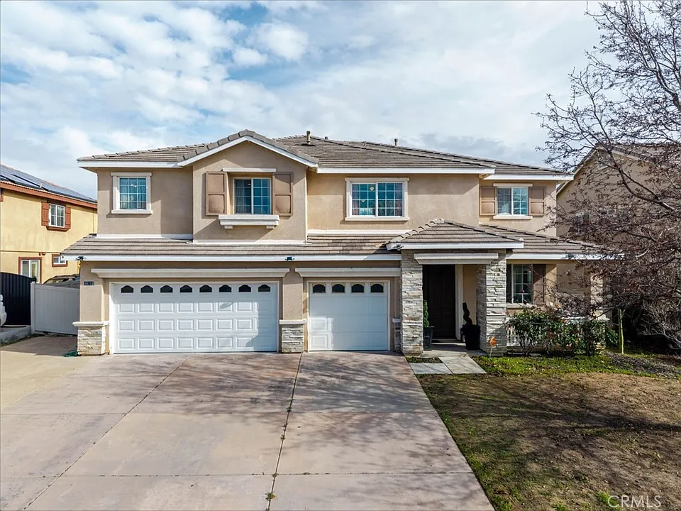 39112 Desert Holly Ln
