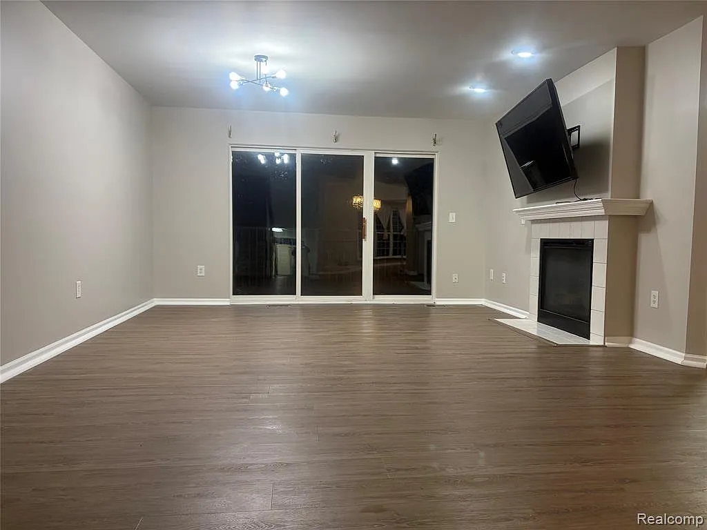 3 bed, 3.5 bath, 2520 sqft, $2,700 — Photo 4