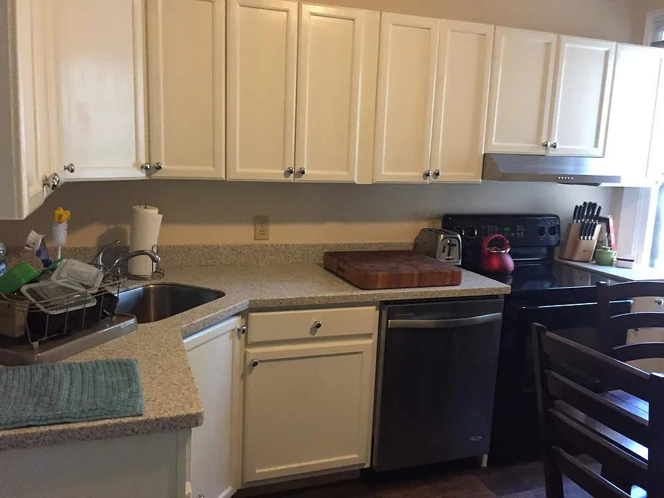 Kitchen, has space for a table/chairs