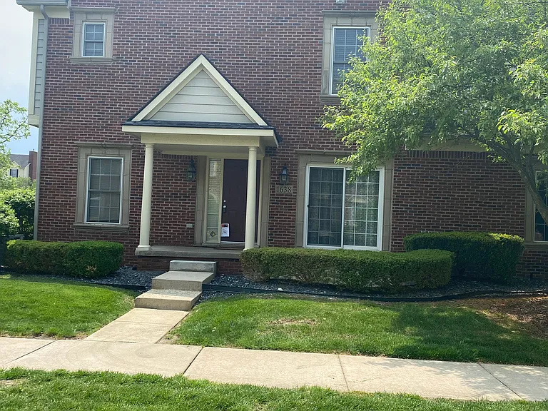 1638 E Lakeview Ln — Photo 4
