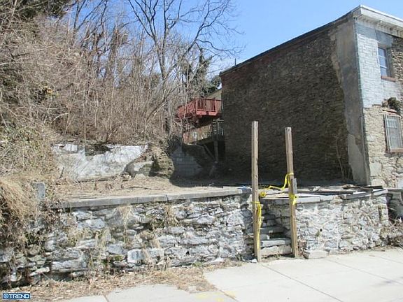 2nd image of 4405 Silverwood St #7