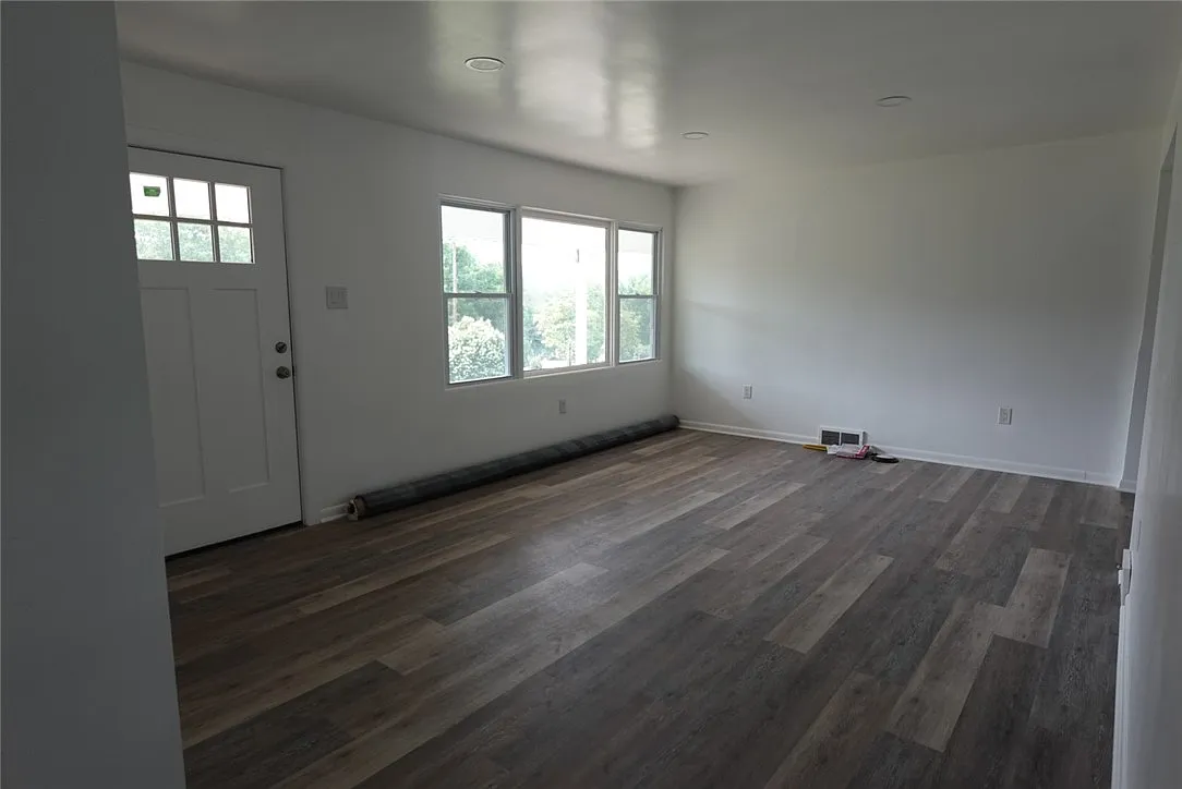 3 bed, 936 sqft, $1,650 — Photo 4