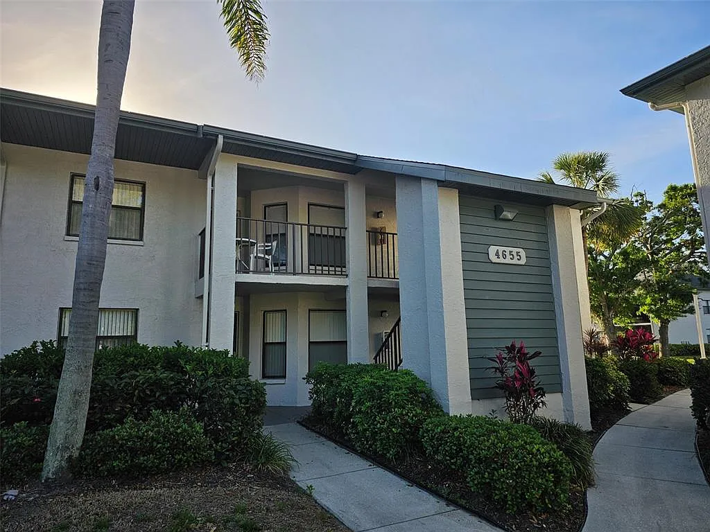 2 bed, 2.0 bath, 1141 sqft, $2,400 — Photo 3