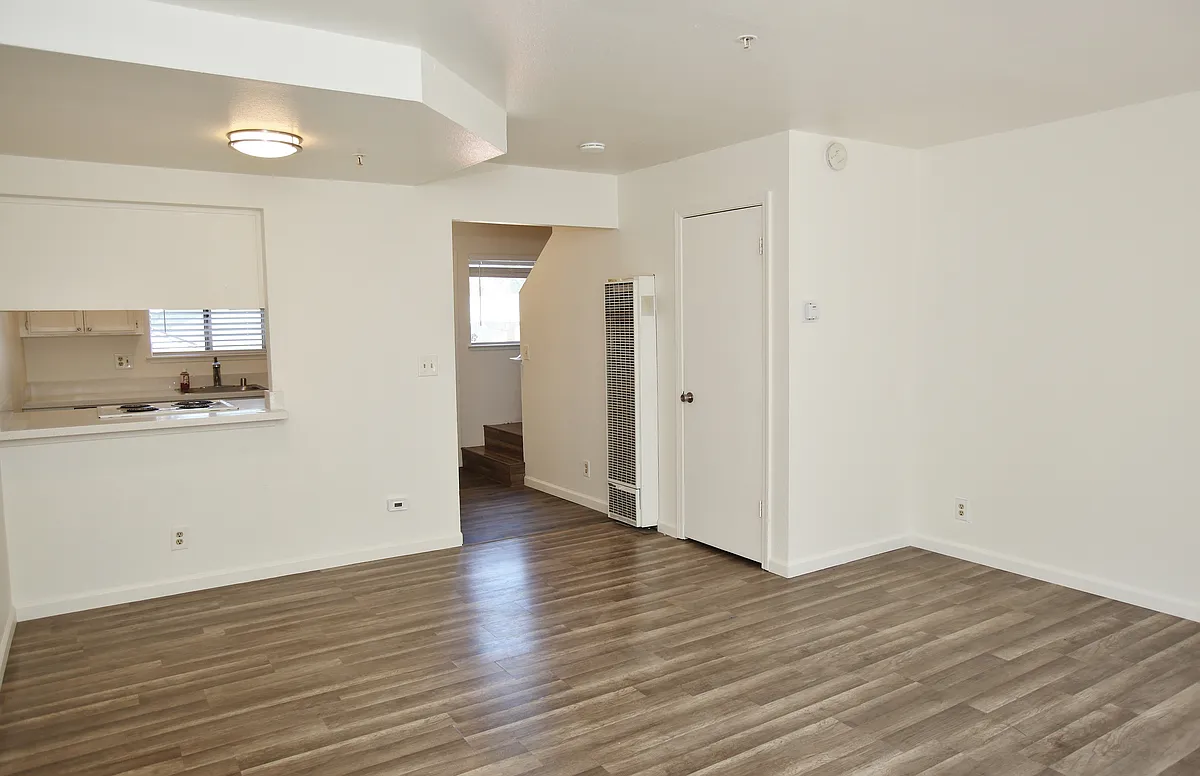 Building Photo - 1821 Hill Ave #10