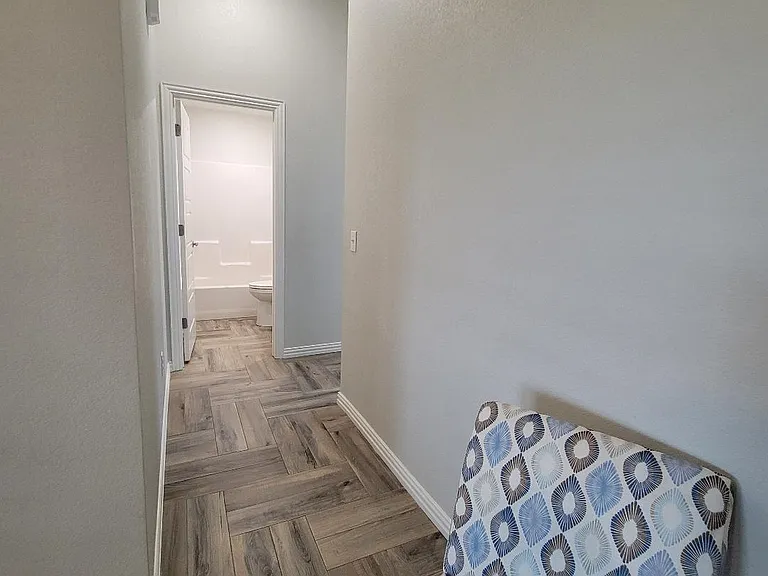 117 E Valley Dr — Photo 15