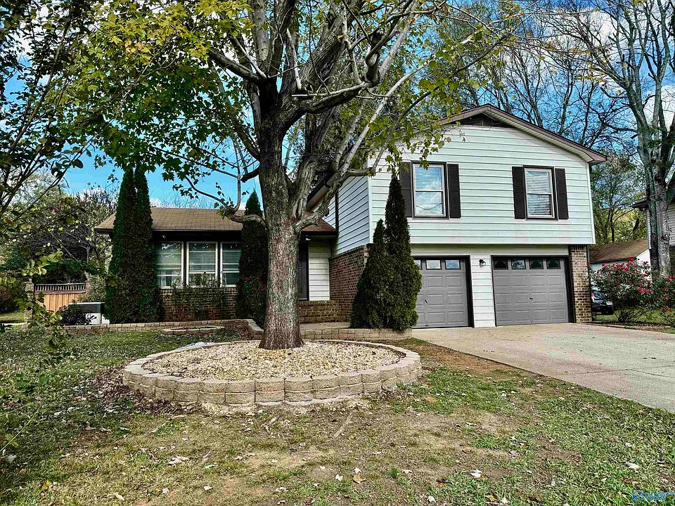 1st image of 633 Versailles Dr SE