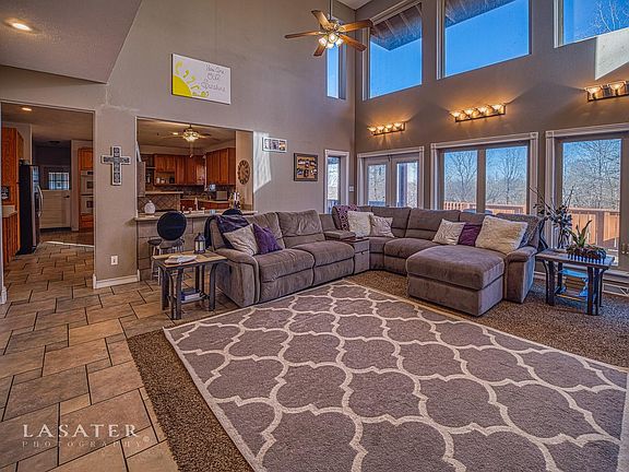 3rd image of 660 Labrador Ln