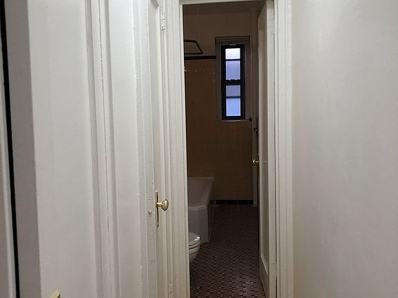 5th image of 4301 46th St APT 5E