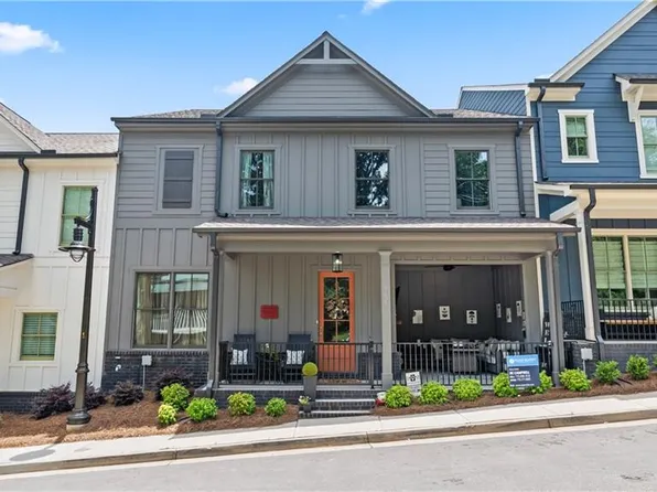 5627 Pine St, Flowery Branch, GA 30542